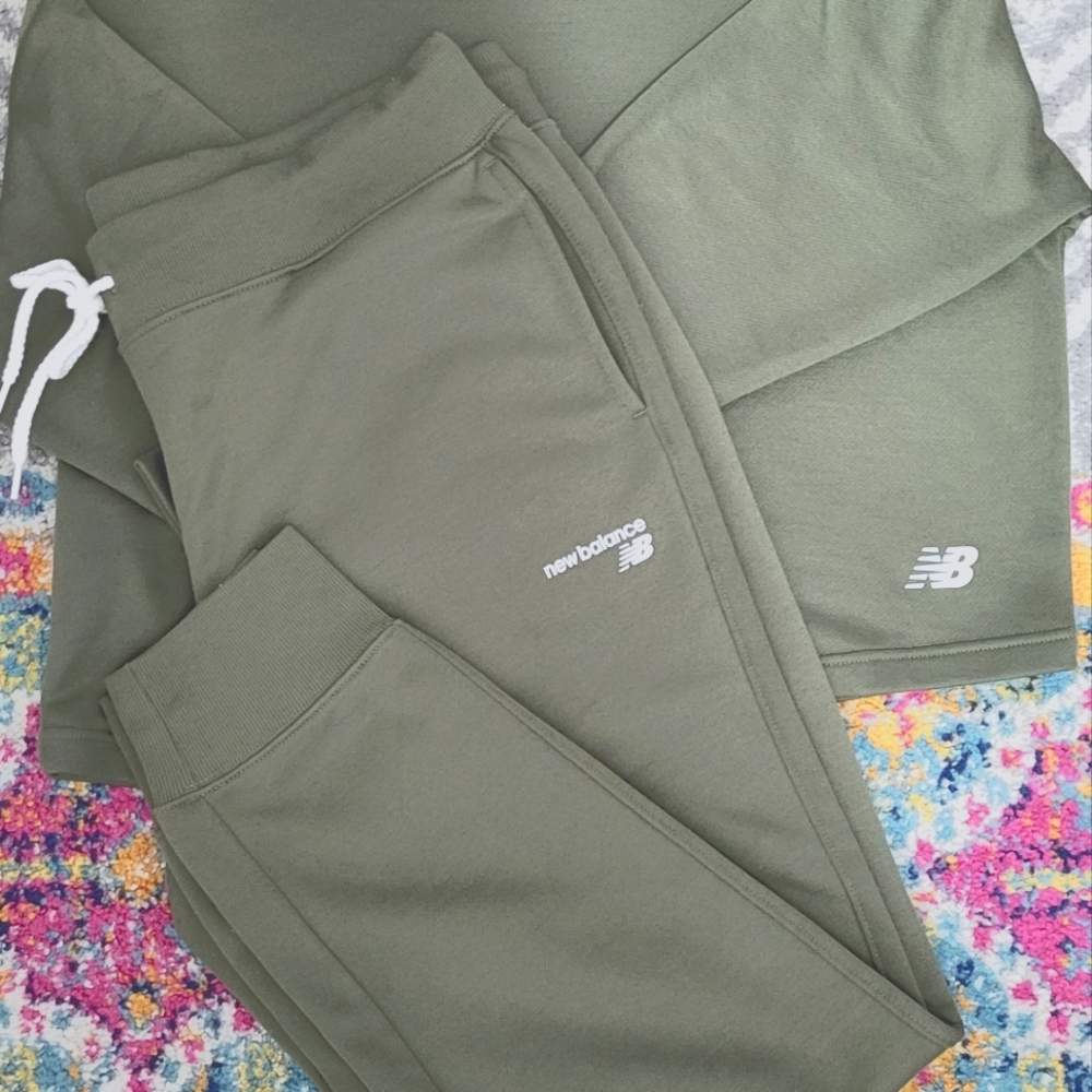 New Balance jogger set in the size L/XL